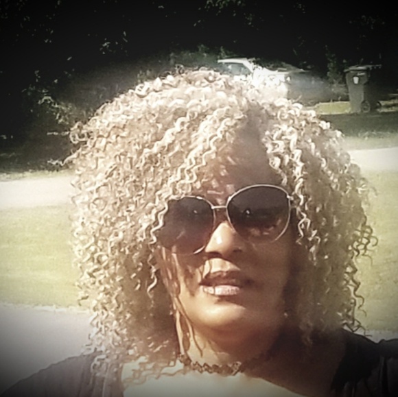 Meet your Posher, Janet - Picture 1 of 1